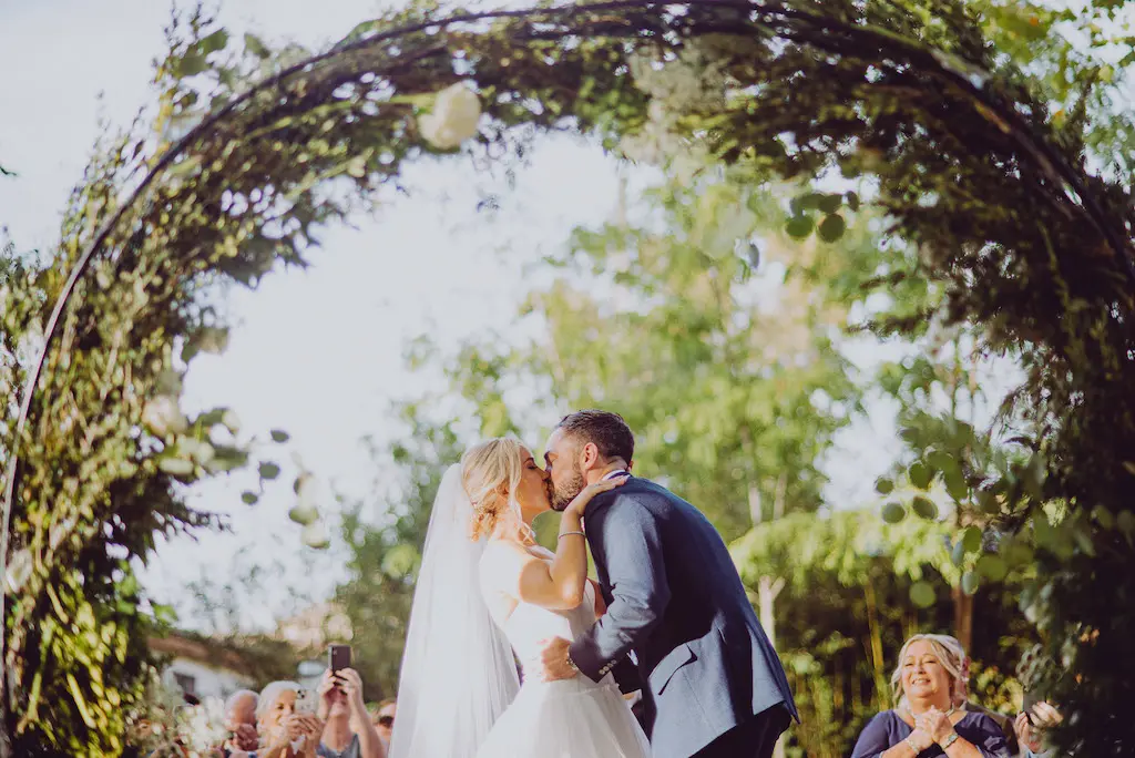 Boda de destino en un cortijo de Marbella fotografía de momentos reales