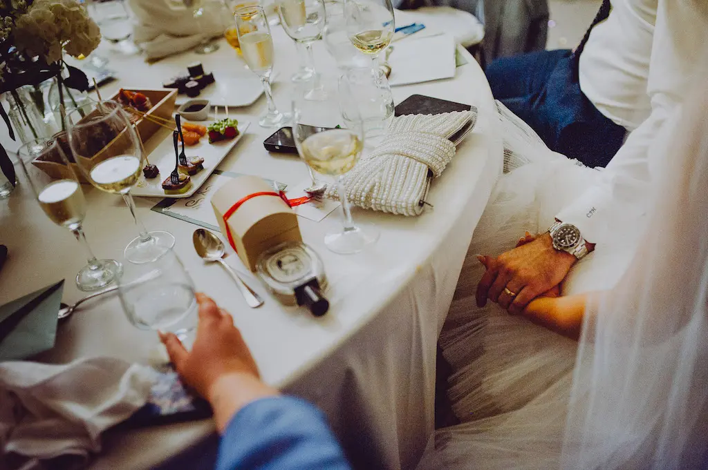 Boda de destino en un cortijo de Marbella fotografía de momentos reales